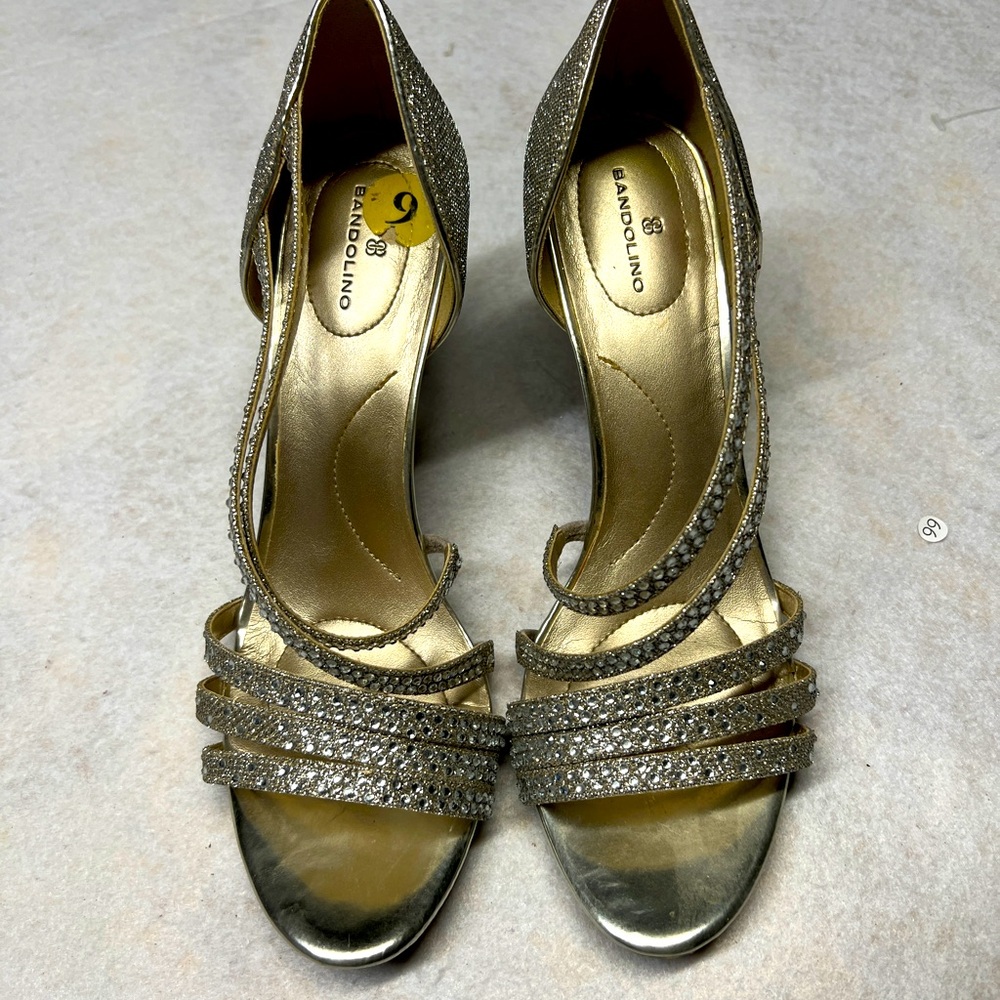 Bandolino Meggie Women’s 9M Gold Silver Rhinestones Sparkle Pumps Heel Sandal